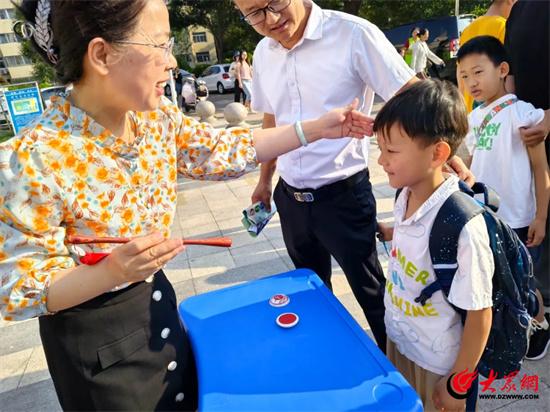 潍坊奎文樱园小学点朱砂启智 鸣鼓迎新篇