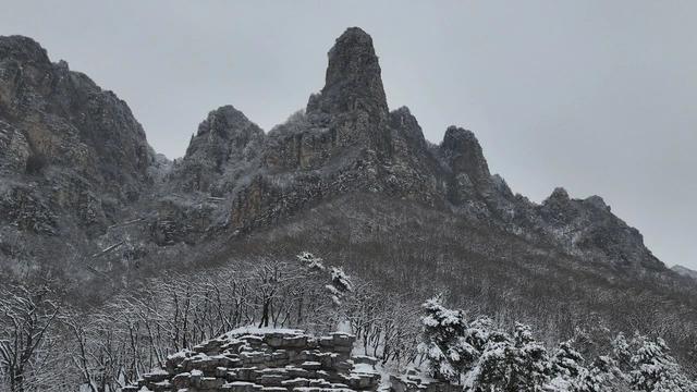 山西永济：雪后五老峰宛如画卷