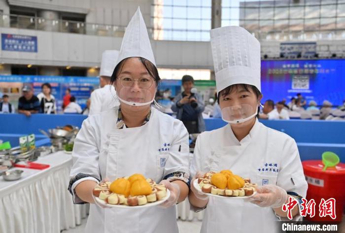 吉林长春：大厨同台竞技养老膳食烹饪