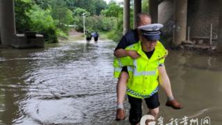 金沙县公安局闻“汛”而动，400余名民辅警全力奔赴防汛抢险第一线