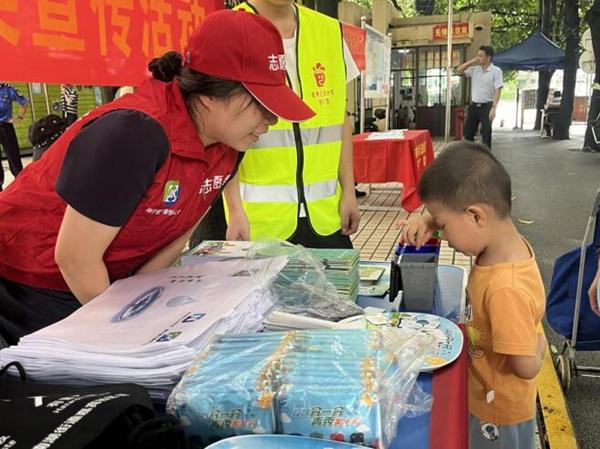 南宁建康环保公司联合开展生活垃圾分类志愿活动