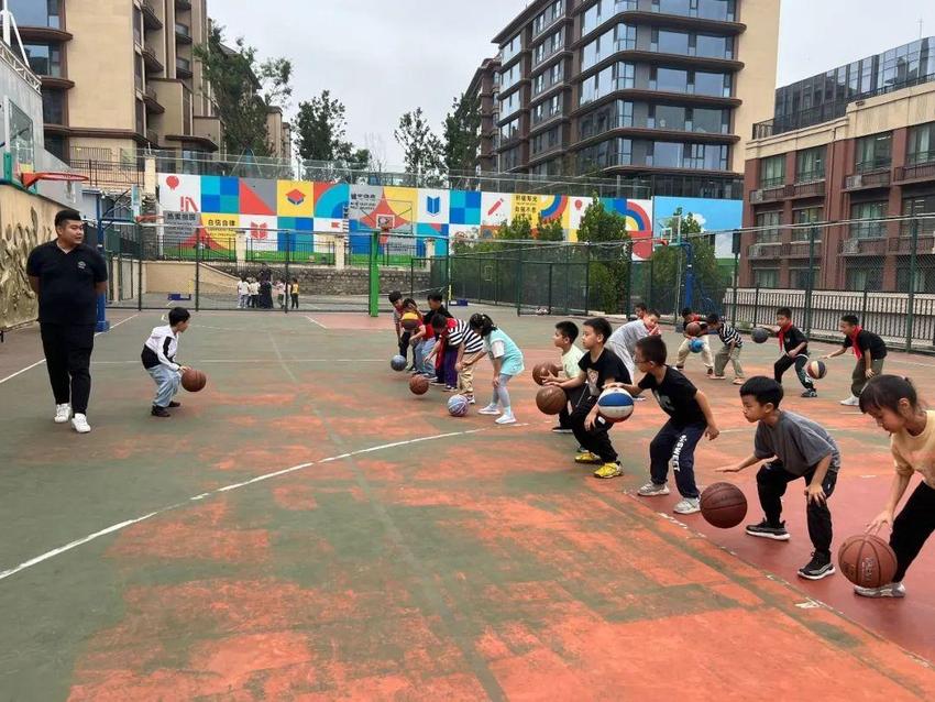 济南高新区凤凰路小学课程超市开门营业啦！快来瞧瞧吧！