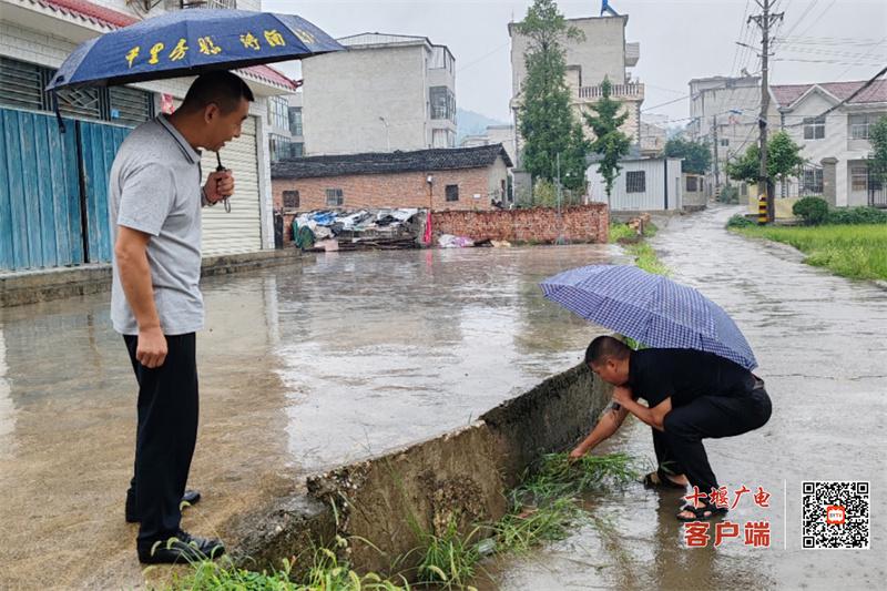 房县文旅局：筑牢防汛“安全堤”