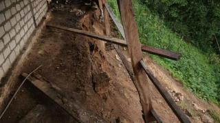 暴雨过后，缅甸掸邦德昂自治区民宅和道路遭受严重破坏