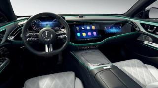 奔驰e-class推出superscreen双面板大屏