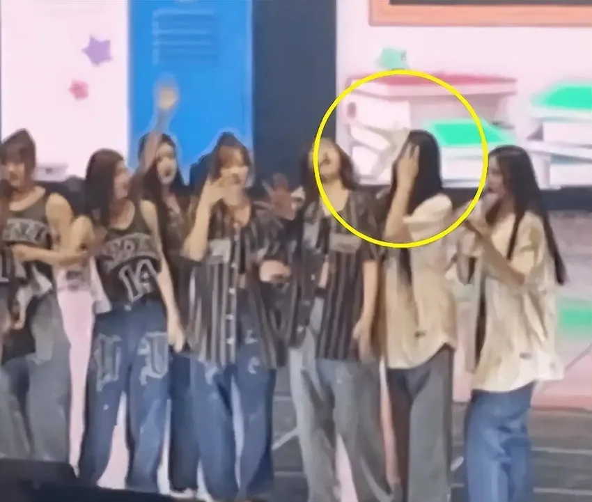 韩国女团演出时，被台下观众扔出的扇子砸中脸部，肇事者发文道歉