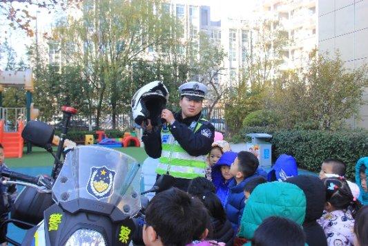 济南市历下区第三实验幼儿园：讲安全 在行动 一场特别的交通安全活动