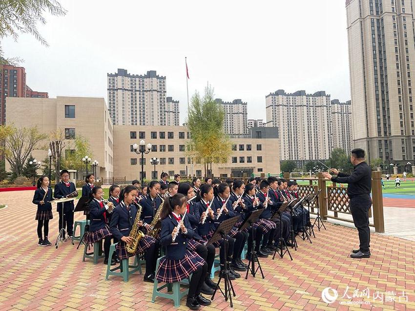 呼和浩特市举行推进教育高质量发展观摩现场会