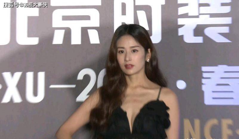 娱乐圈女星体重风波：过度瘦身背后的健康与审美挑战