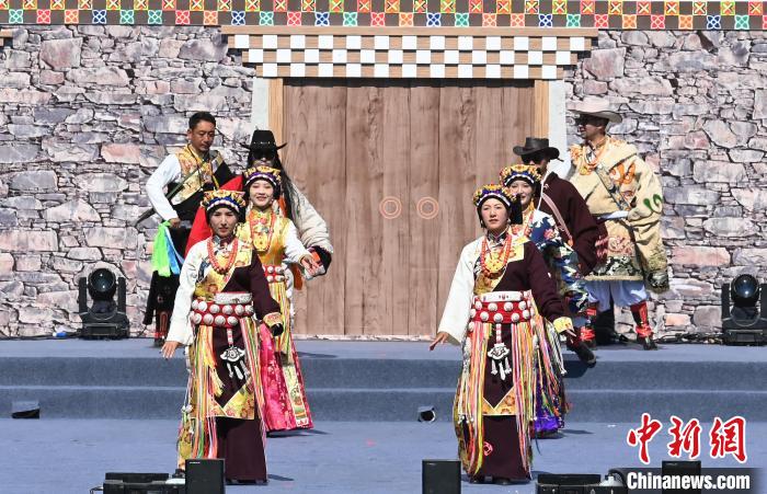 四川金川第八届古树梨花节开幕