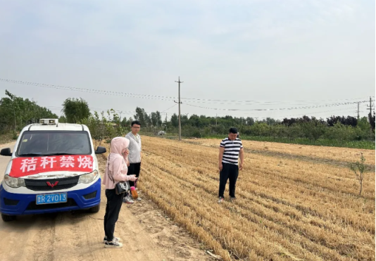 菏泽鲁西新区岳程街道：“秸”尽全力 筑牢秸秆禁烧防线