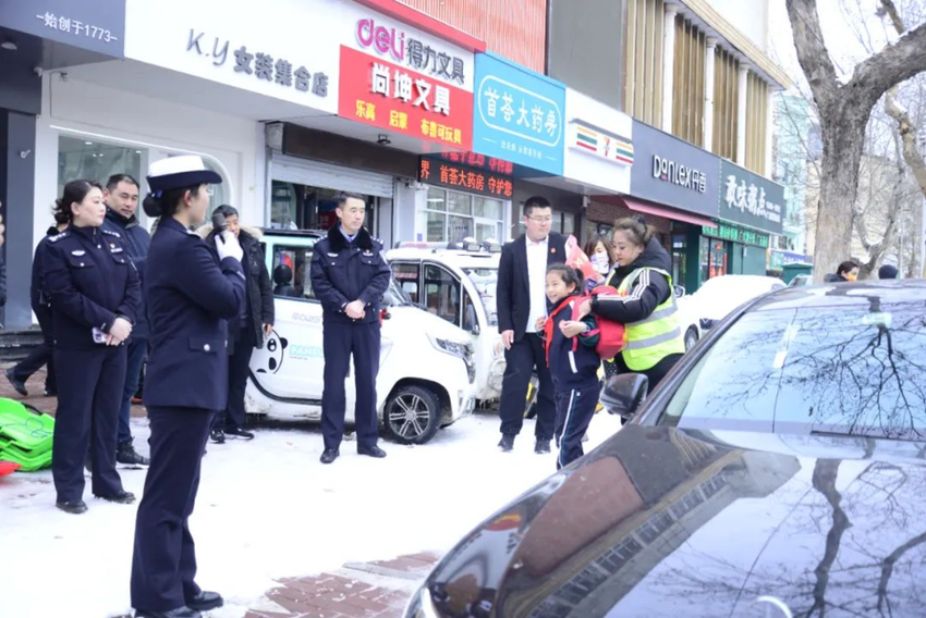 临沂市举行“警校家”现场观摩会，先进单位和先进个人获表彰