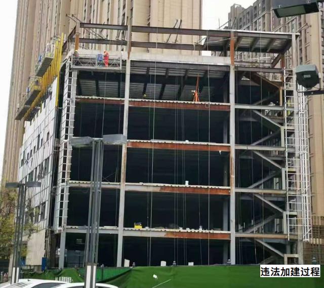 湖北一小区门口违建越建越高，群众举报各执法部门互“踢皮球”