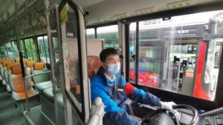 视频 | 男子站台晕倒 重庆热心驾驶员紧急救助