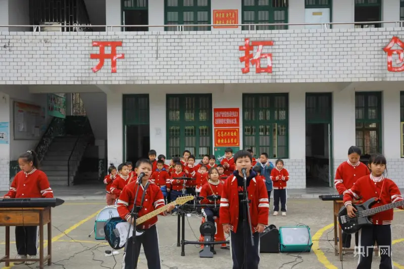 湖南衡阳县：小乐队点燃山里娃音乐梦