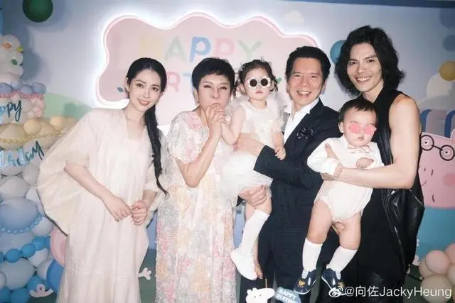 39岁郭碧婷和婆婆向太最新亮相，婆媳俩样貌越来越像神似复制粘贴，网友热评：越来越有母女相！