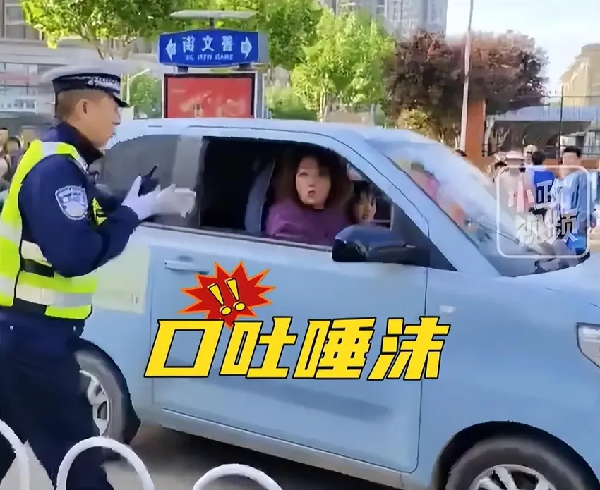 胆大包天！山东女子学校门口驾车撞交警，还吐口水，警方媒体沦陷