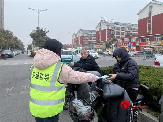 德州天衢新区袁桥镇袁桥社区开展“从‘头’做好，道路安全伴你我”主题活动