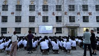 淄川实践学校开展“电影伴我成长”电影进校园展映活动