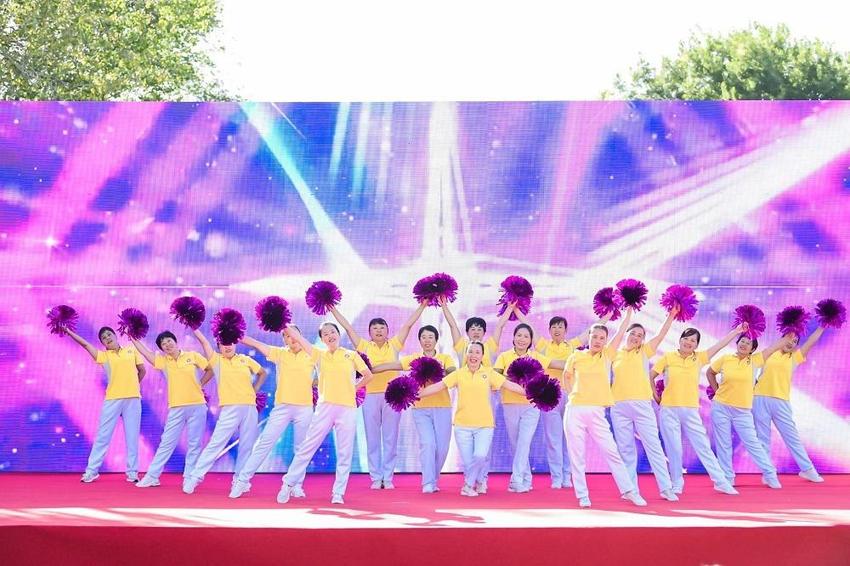 北京市第六届礼让斑马线广场舞比赛展演活动拉开帷幕