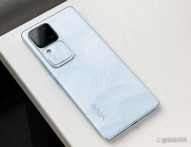 Vivo S18Pro开启跳水模式，中端影像机皇，不到2500