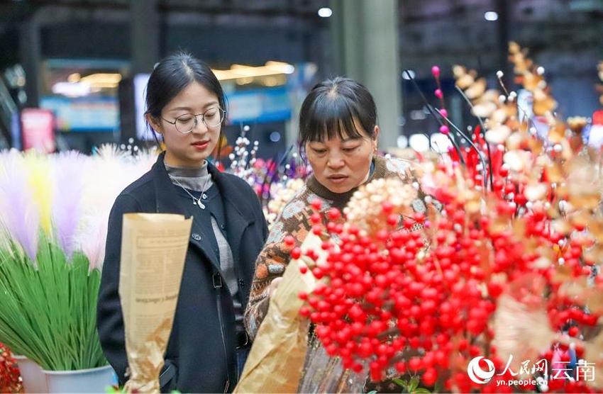 新春走基层|走进亚洲最大鲜切花交易市场：买鲜花 迎新春