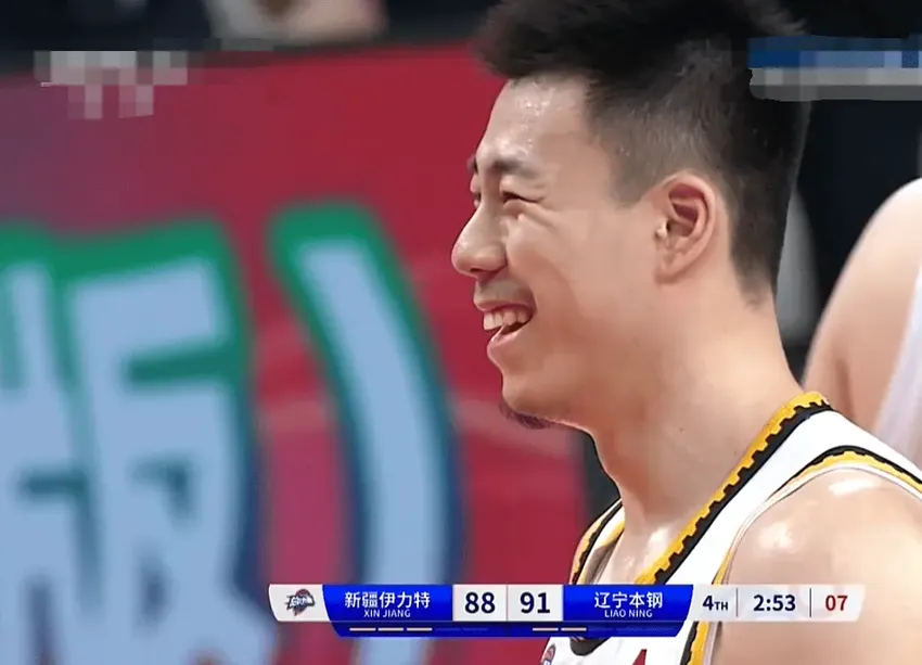 3-0！裁判帮忙都不争气！吹辽篮2大违体，赵继伟李晓旭被打却无视