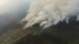 野火难控 加拿大不列颠哥伦比亚省启动紧急状态