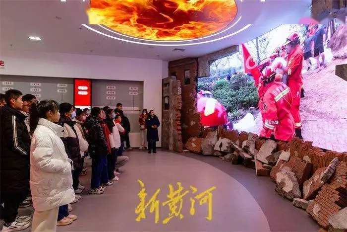 消防安全 人人有责！济南这群中学生到消防科普教育基地开展体验活动