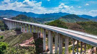 勐绿高速公路勐野江特大桥完成土建工程