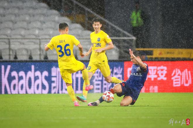 马莱莱破门，戴伟浚首秀，上海申花1:2雨中折戟津门虎