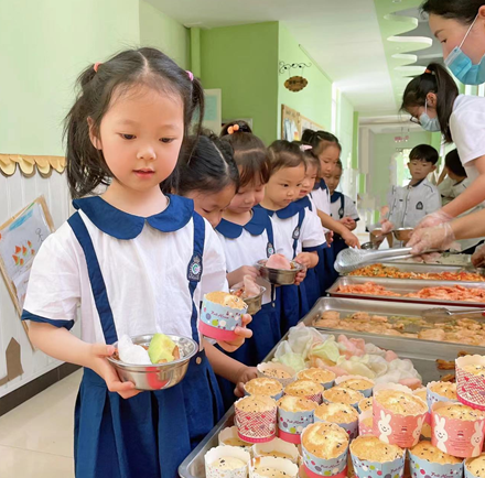 “烹”然心动，遇见好“食”光——郑州航空港区荷园幼儿园开展自助餐活动