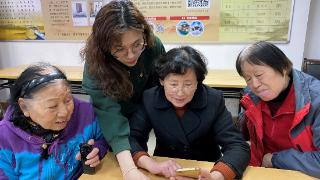 江苏每年拨付1千万元，培训50万老人使用智能手机