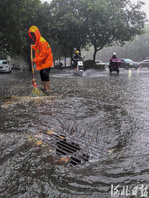 石家庄：应对强降雨在行动