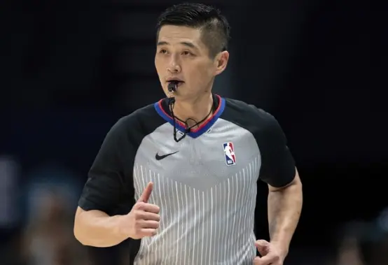 最卷的韩国人，成为NBA首位亚洲裁判