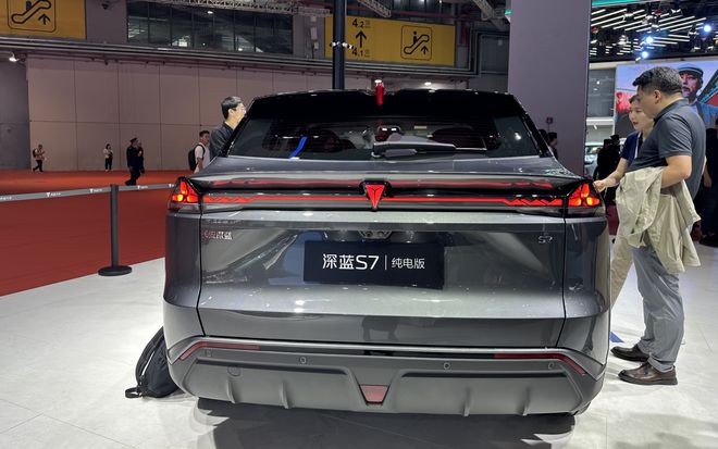 深蓝s7亮相2023上海车展,新车定位中型纯电动SUV