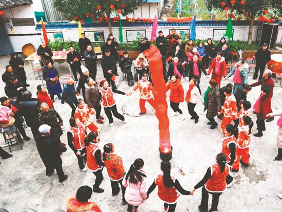 “乡村春晚”话幸福