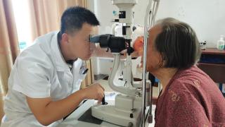 唐河东方眼科医院：白内障手术再创奇迹 让百岁老人重获光明