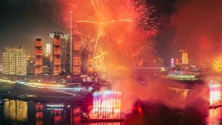 重庆：焰火耀夜空 开启美好新年