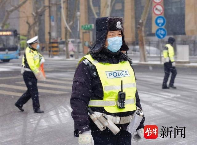 徐州交警以雪为令以动制“冻”启动恶劣天气应急响应机制