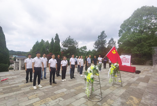 人保财险贵阳市乌当支公司与区委统战部党支部、新堡村党支部开展联学共建