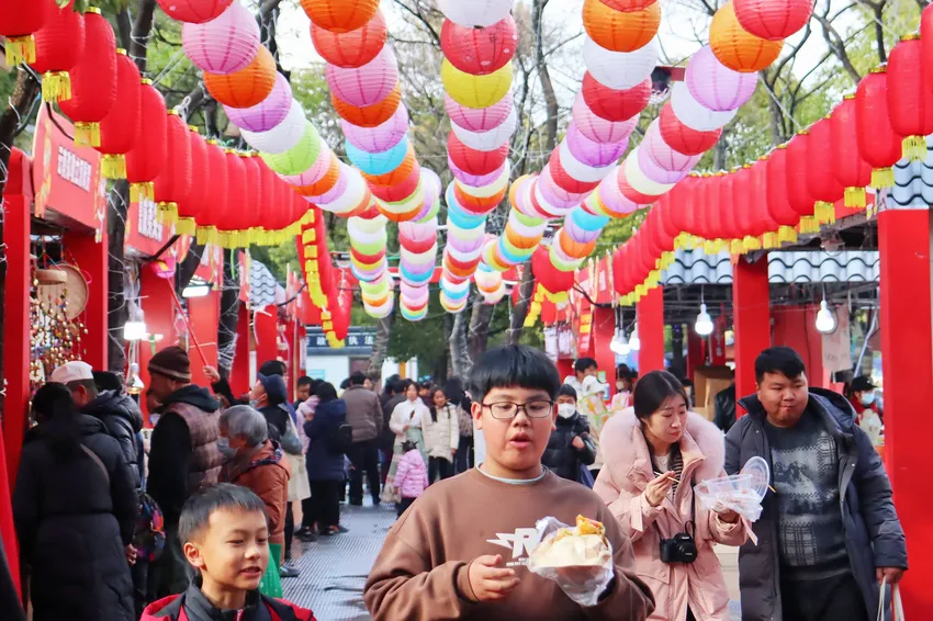 在冬日昆明，来一场五彩斑斓的城市漫步