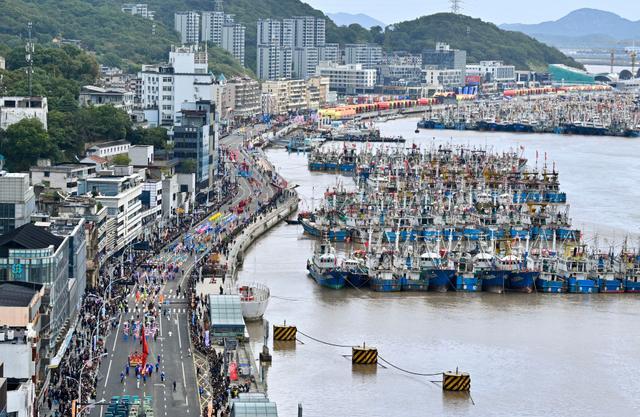 第八届沈家门渔港民间民俗大会在浙江舟山举行