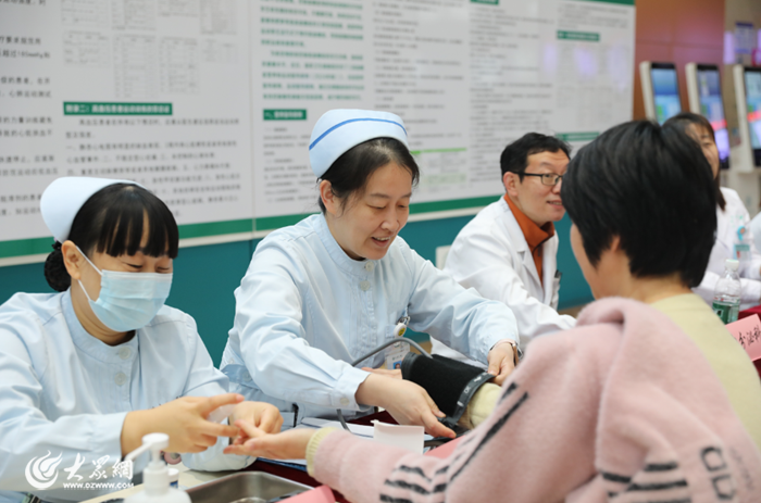 “提升幸福感，迈向新生活” 泰安市中心医院市立院区开展“联合国糖尿病日”义诊活动