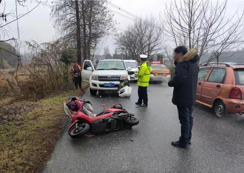 株洲公安交警提醒驾驶人注意安全行驶