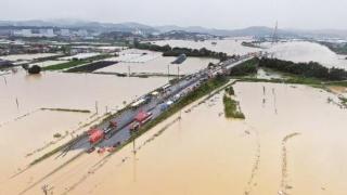 韩国暴雨成灾 至少32人遇难