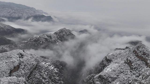 山西永济：雪后五老峰宛如画卷