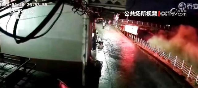 暴雨洪涝灾害应急响应广东清远小三江河水位降至警戒