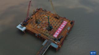 新华全媒+丨杭州湾跨海铁路桥施工取得突破性进展