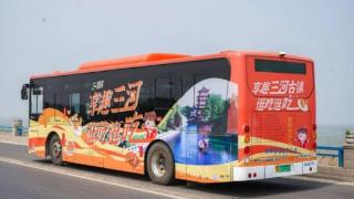 安徽肥西：三河古镇的公交专列811车换“新衣”